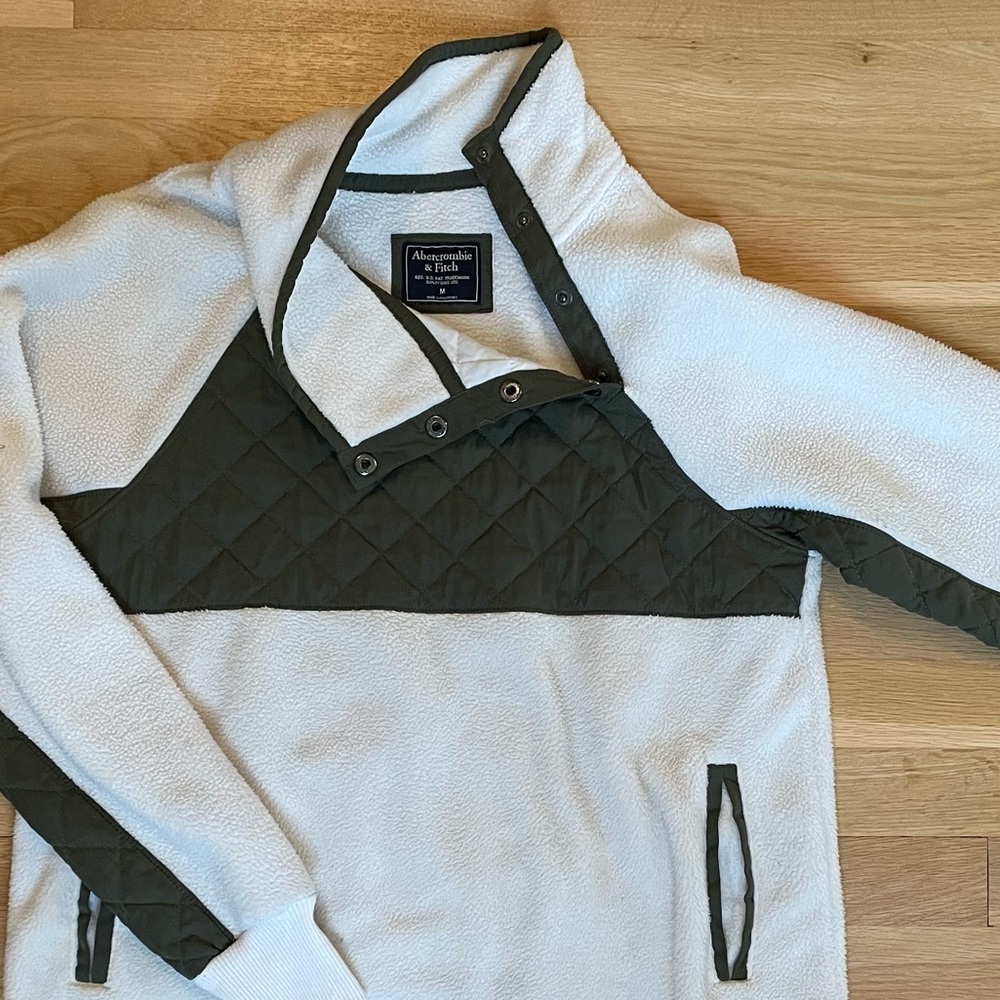 Abercrombie Womens asymmetrical snap up fleece